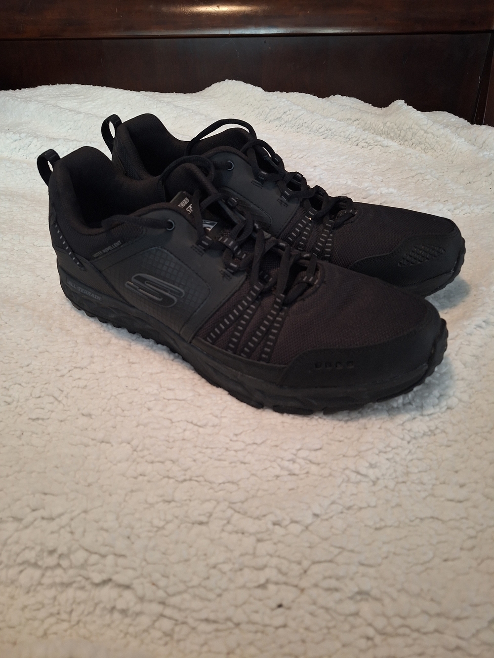 Skechers Men’s Black Athletic Slip-Resistant Trainer